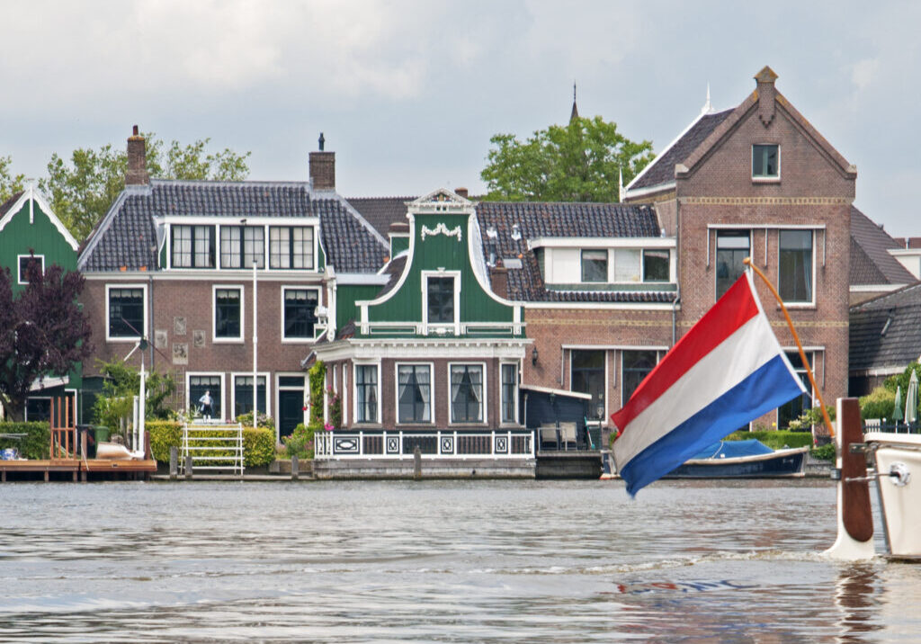 ZAANZIJDE_VLAG_LIGGEND_AK